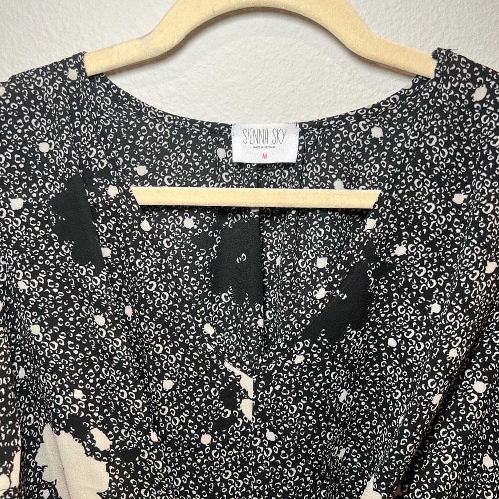 Sienna Sky Women’s Black and White Top Size M - Picture 5 of 9